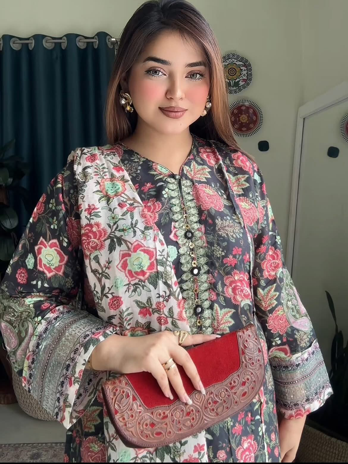 ব্ল্যাক ফ্লোরা সফট কটন ফেব্রিক থ্রি-পিস - Image 2