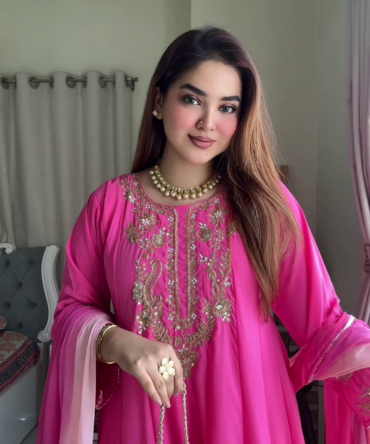 লাক্সারি রোজ ম্যাজেস্টি – প্রিমিয়াম জর্জেট থ্রিপিস