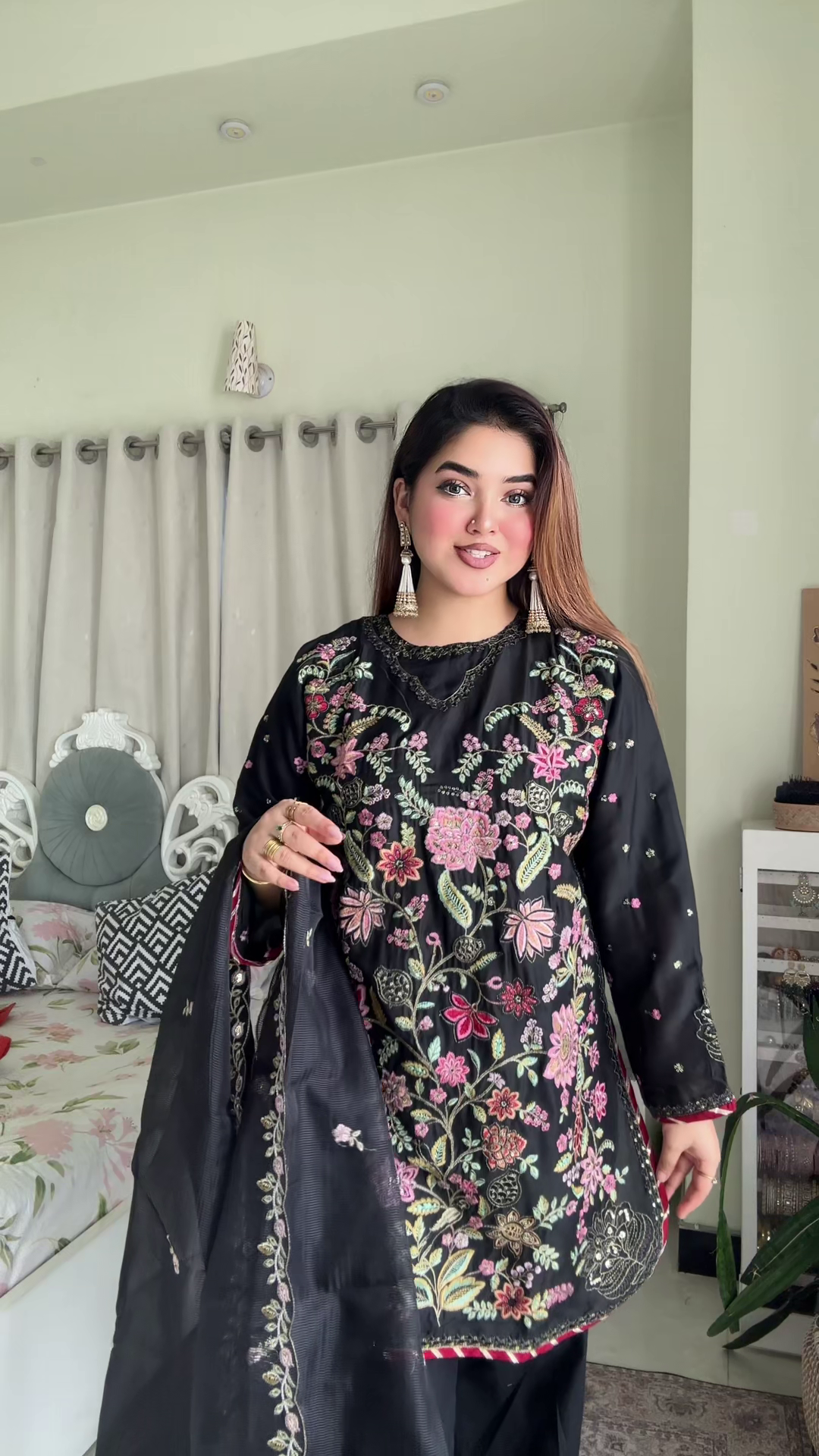 লাক্সারি ব্ল্যাক ফ্লোরাল জারি – মাশলিন সফট কটন থ্রিপিস - Image 2