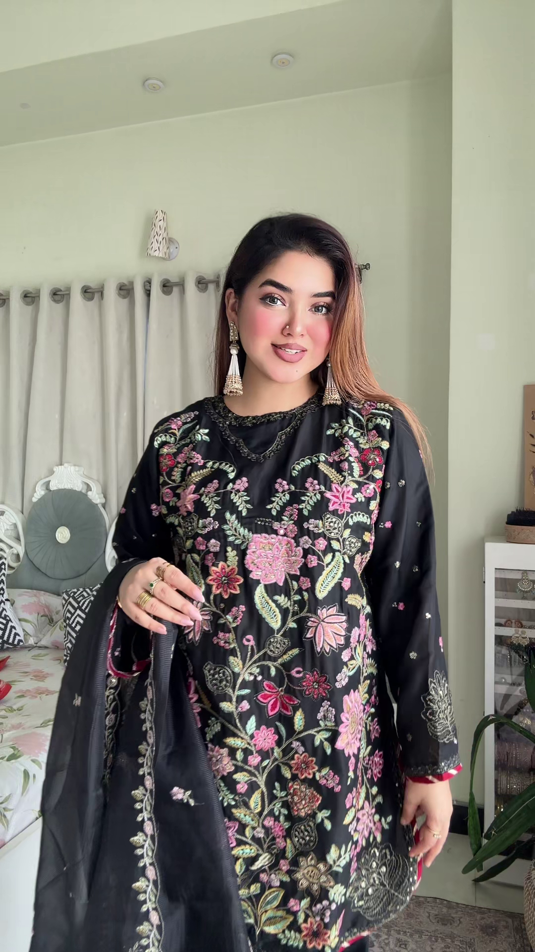 লাক্সারি ব্ল্যাক ফ্লোরাল জারি – মাশলিন সফট কটন থ্রিপিস - Image 4