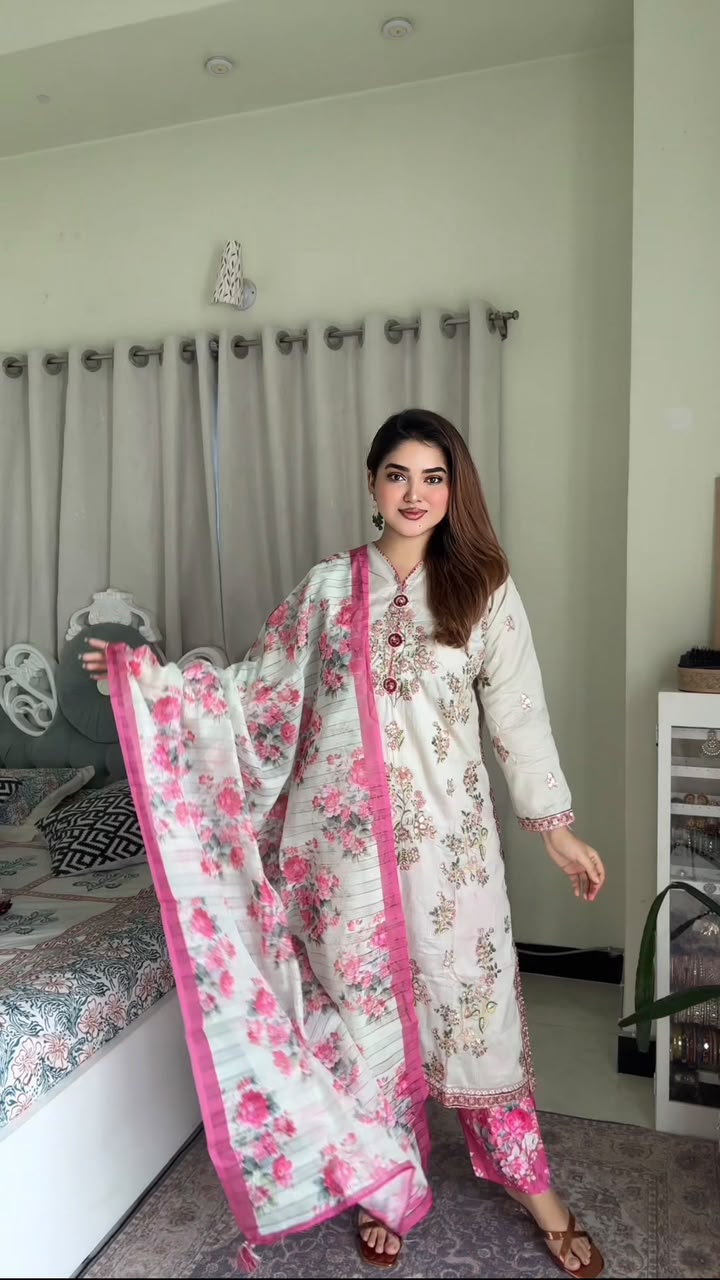 লাক্সারি রোজি আইভরি-মাশলিন সফট কটন থ্রি-পিস
